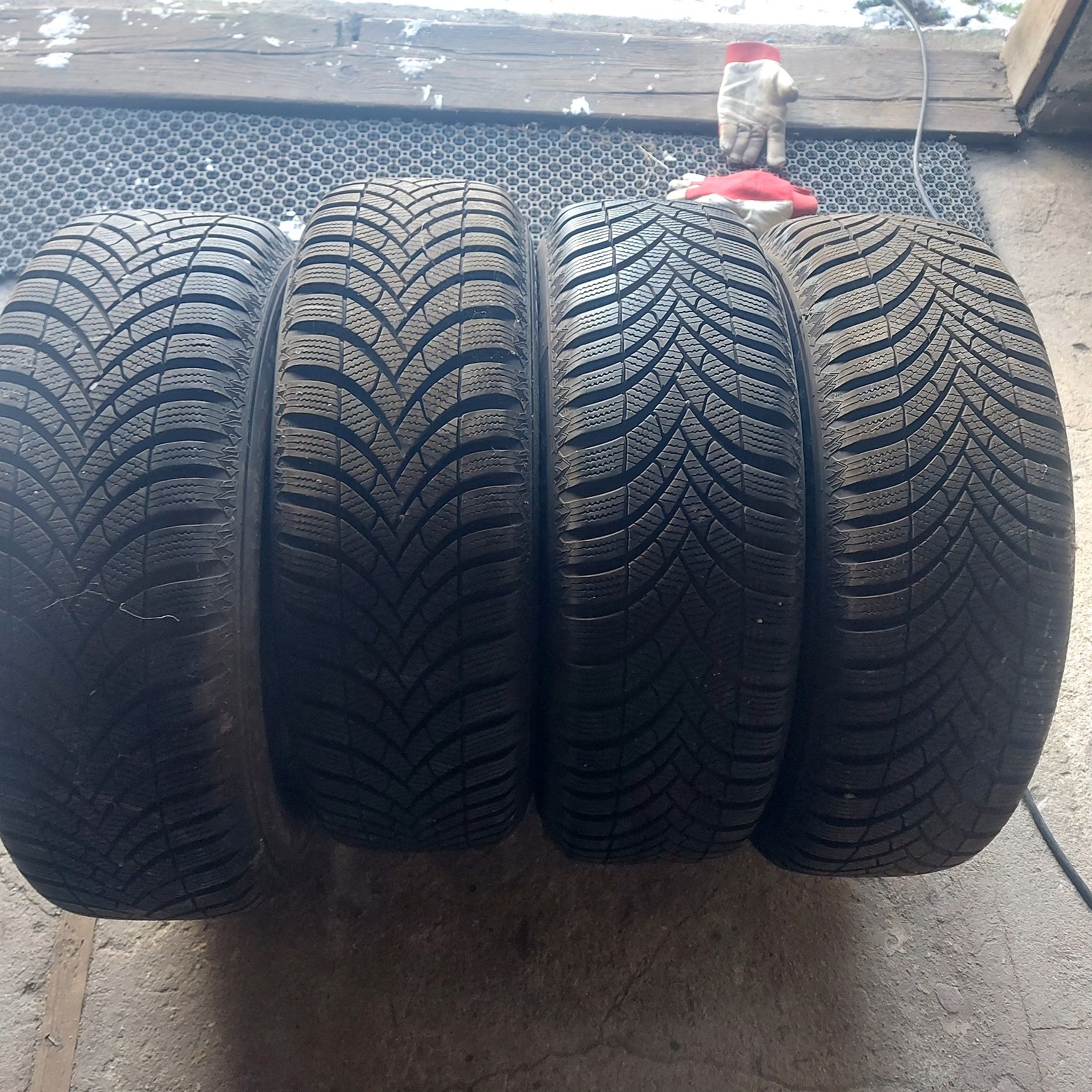 Opony zimowe Semperit z felgami 195x65 R15