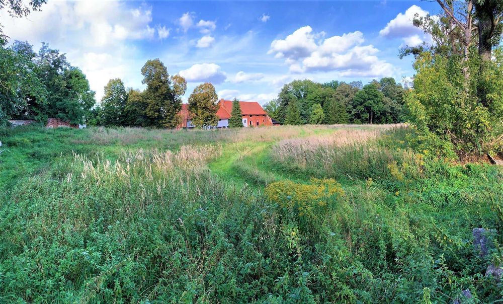 DZIAŁKA budowlano-inwestycyjna 1,09 ha + budynki 70 km od Poznania