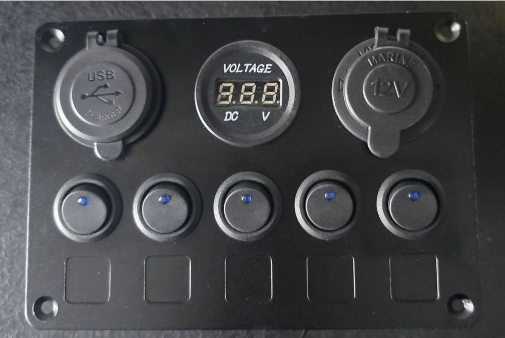Panel sterowania do zabudowy 12/24V 5x włączników Woltomierz ładowarka