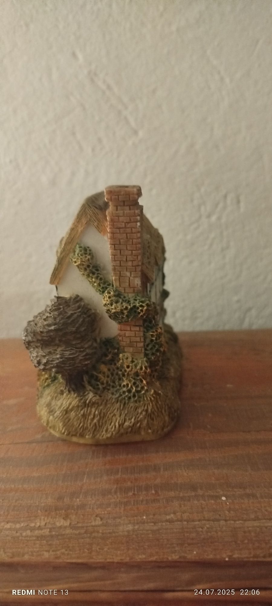 Zegarek w figurce domek