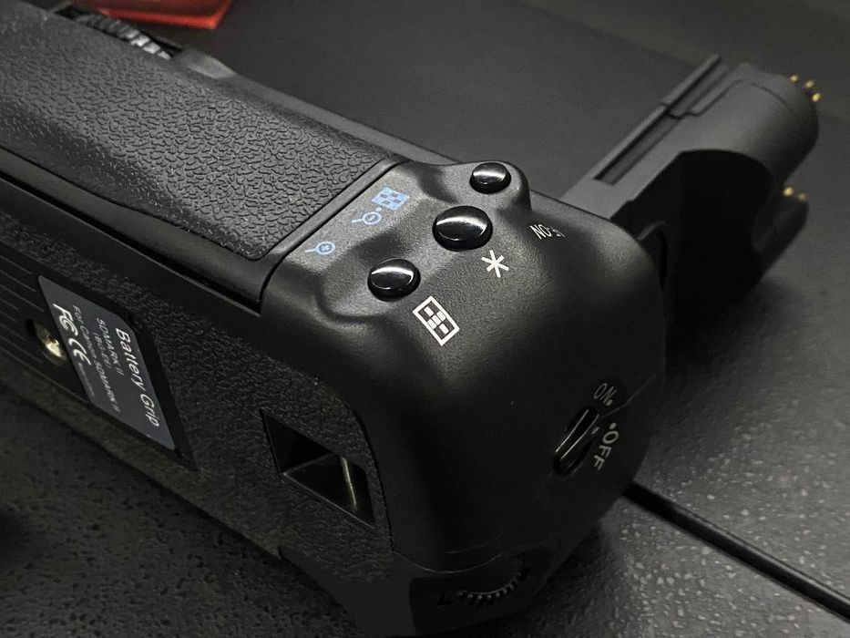Canon BG-E6(EOS 5D Mk II) (батарейний блок бустер) + оригинальні LP-E6