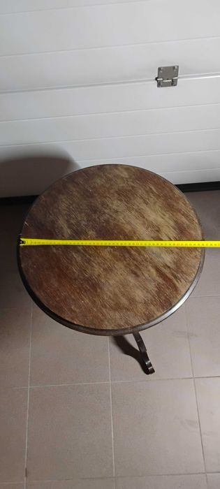 Sprzedam stolik okrągły.