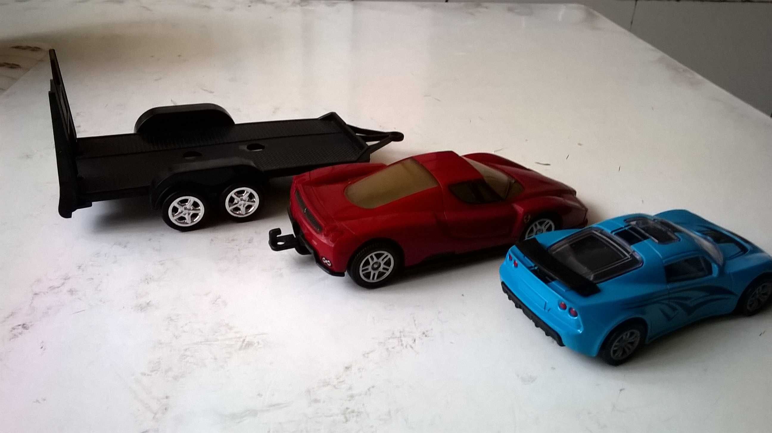 Enzo FERRARI model z przyczepą lawetą + pocket car