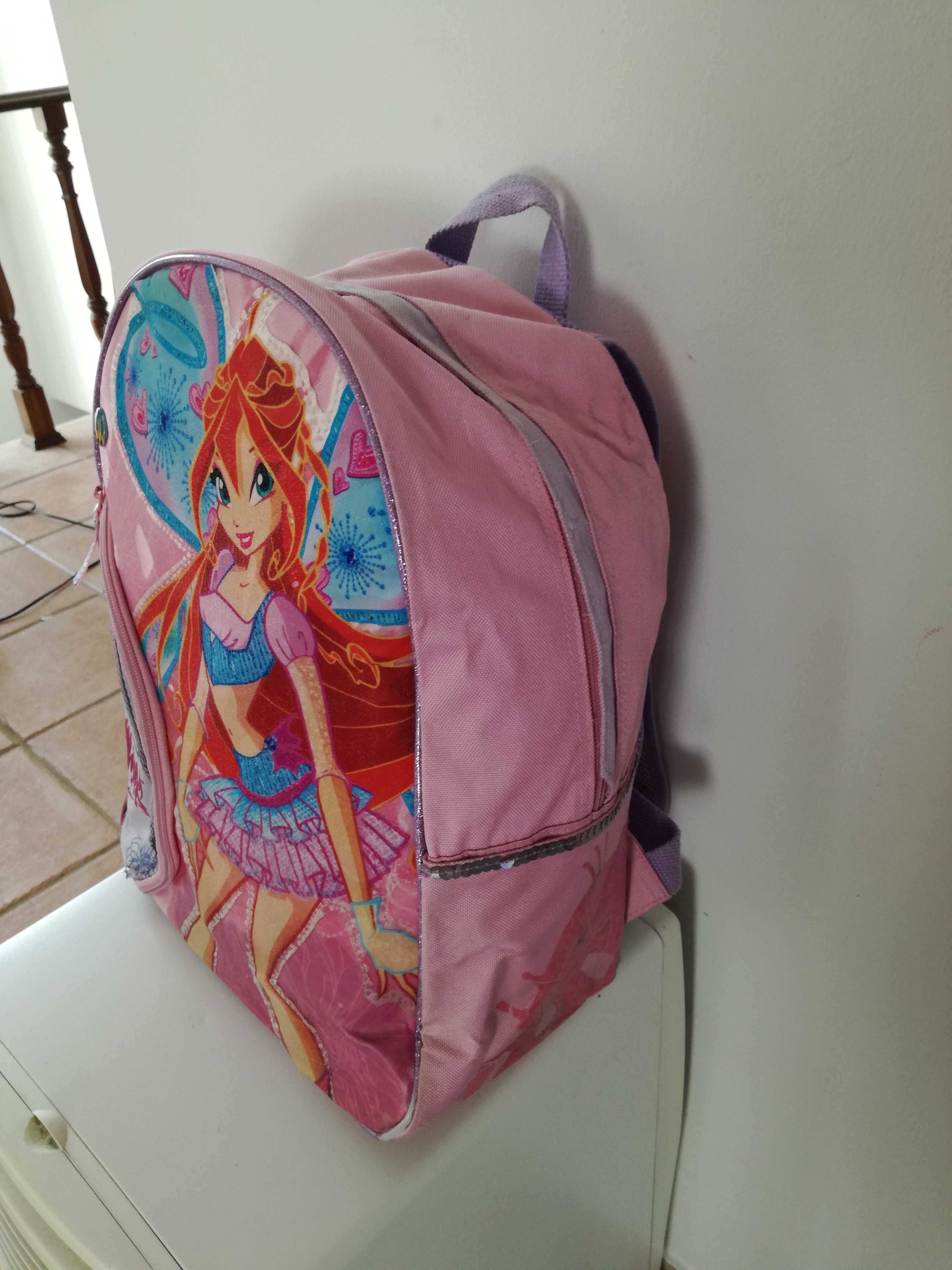 Mochila escolar da Winx impermeável