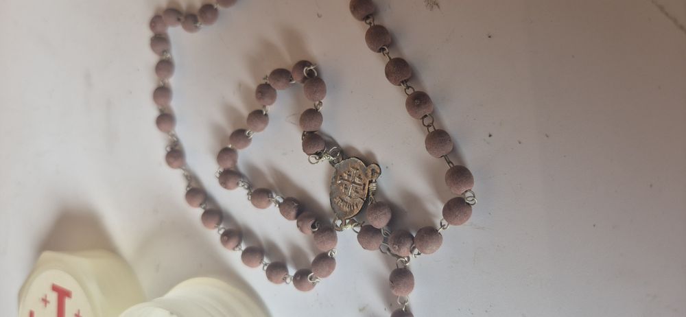 Piękny stary różaniec drewniany zapachowy T9