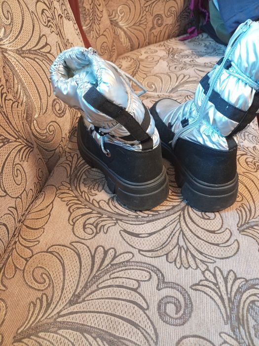 Теплі сапожки на овчині.