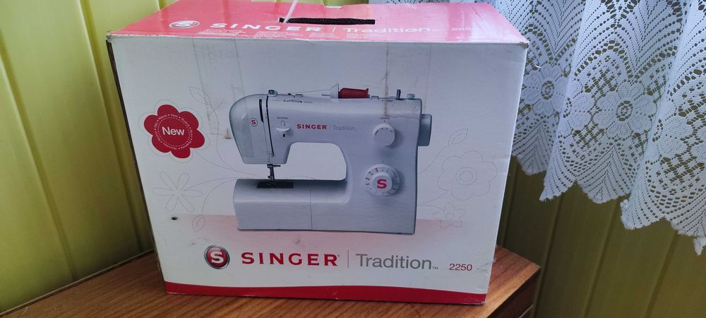 2700 грн. Продам швейную машинку  Singer Tradition 2250
