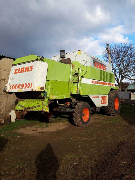Комбайн зернозбиральний Claas Mega 208