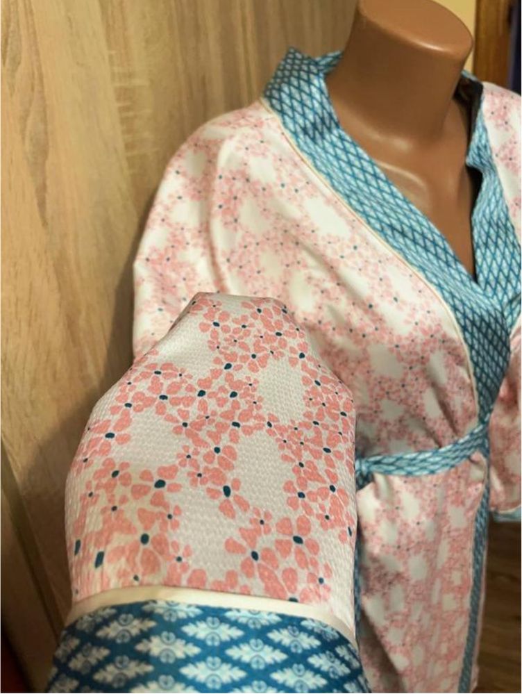 Халат жіночий з поясом у принт сакури