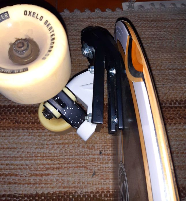 Skate com adaptador waterborne para surfskate