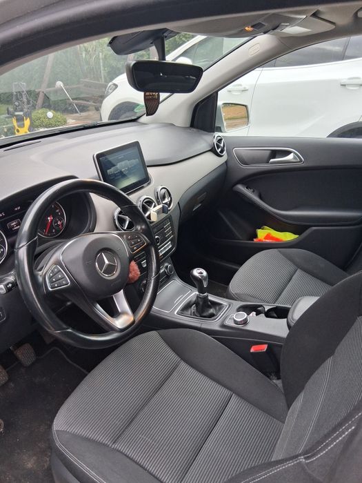 Sprzedam Mercedes 180 klasa B 2015rok vw t-roc 2019