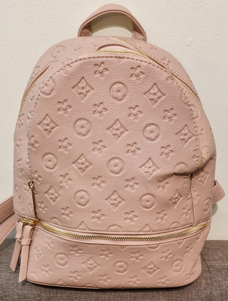 Mochilas novas com etiqueta