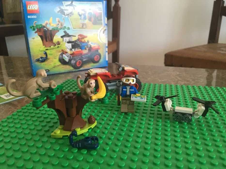 Set LEGO com 2 macaquinhos