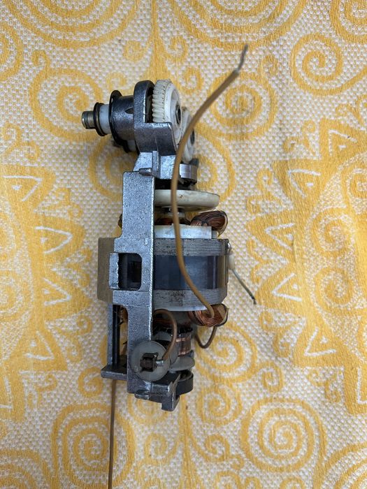 Двигун мотор міксера «Рось»