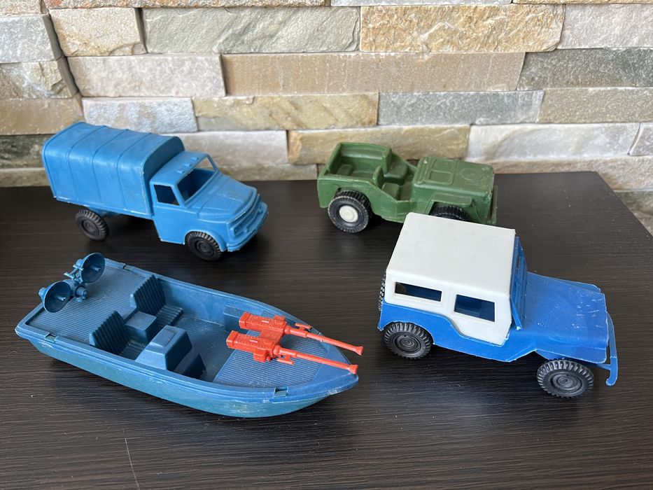 Pojazdy autko statek jeep PRL zabawki kolekcjonerskie