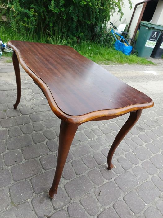 Stylowy stolik w stylu retro – elegancja i klasyka