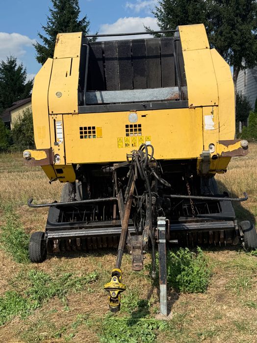 Prasa new holland BR750A