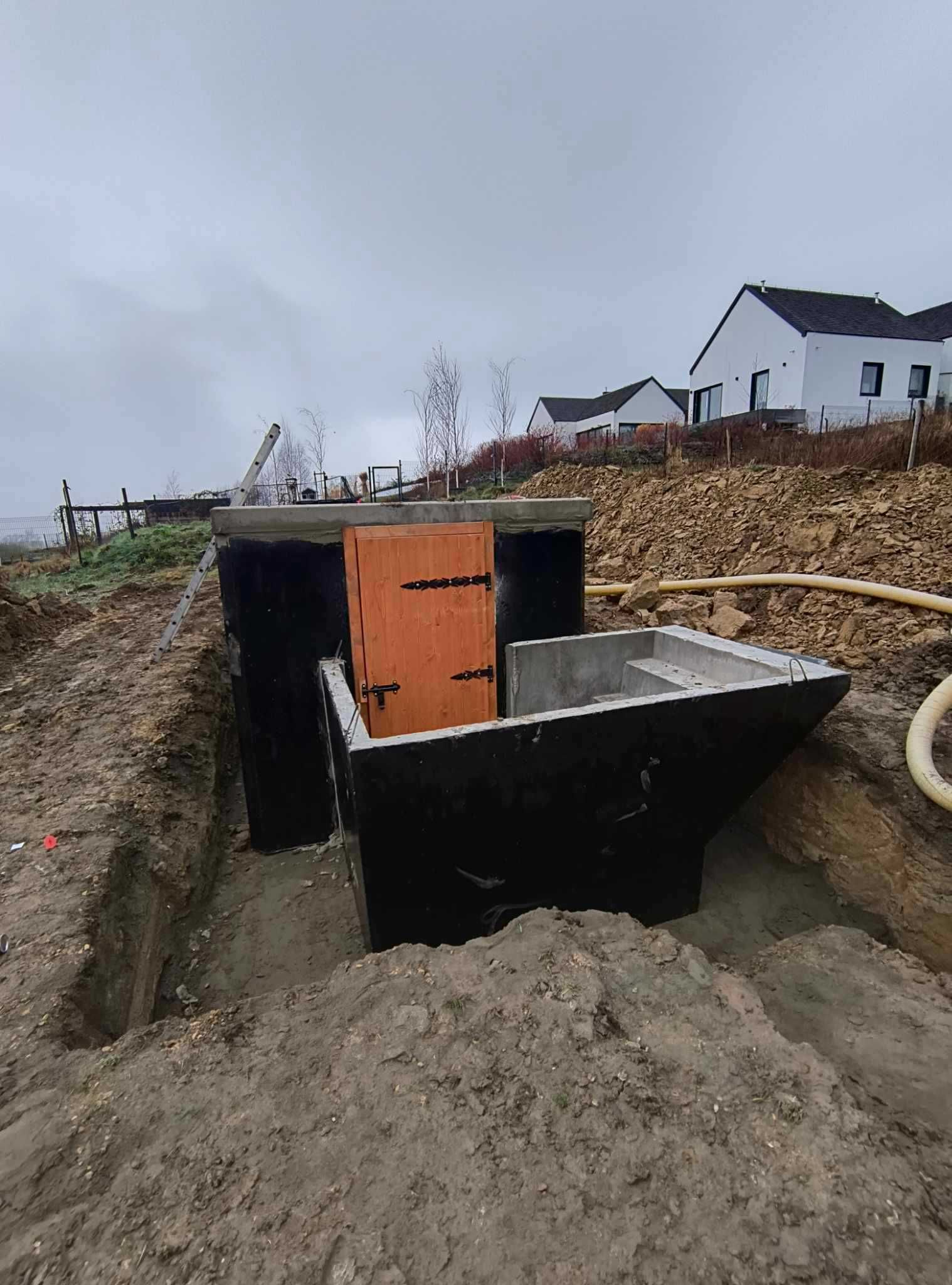 Betonowa piwniczka ogrodowa bunkier ziemianka spiżarka piwnica schron