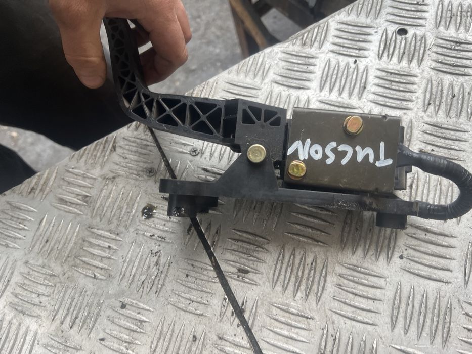 Педаль газа хюндай туксон hyundai tucson 08 год