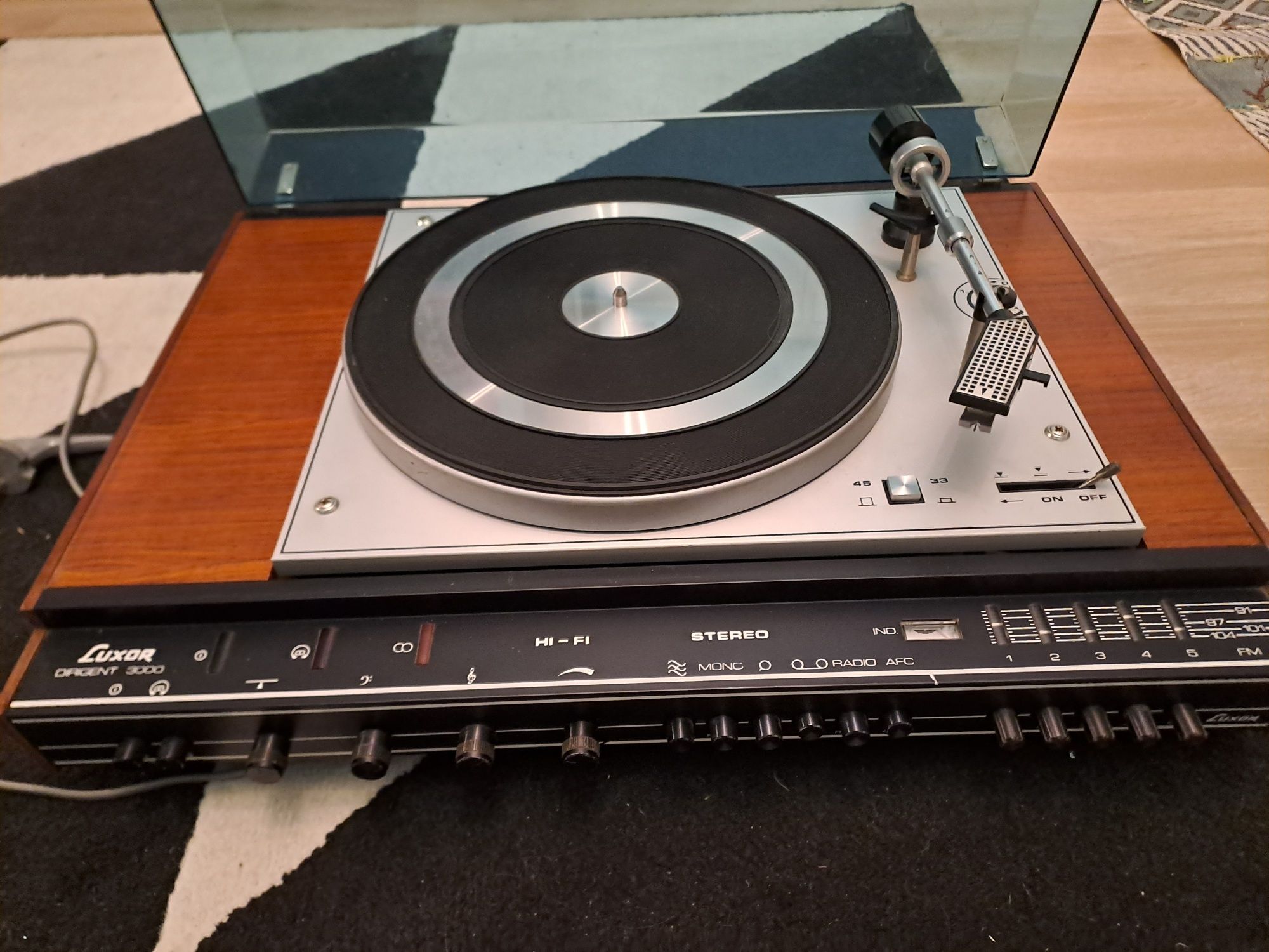 Gramofon z radiem Luxor Dirigent 3000
