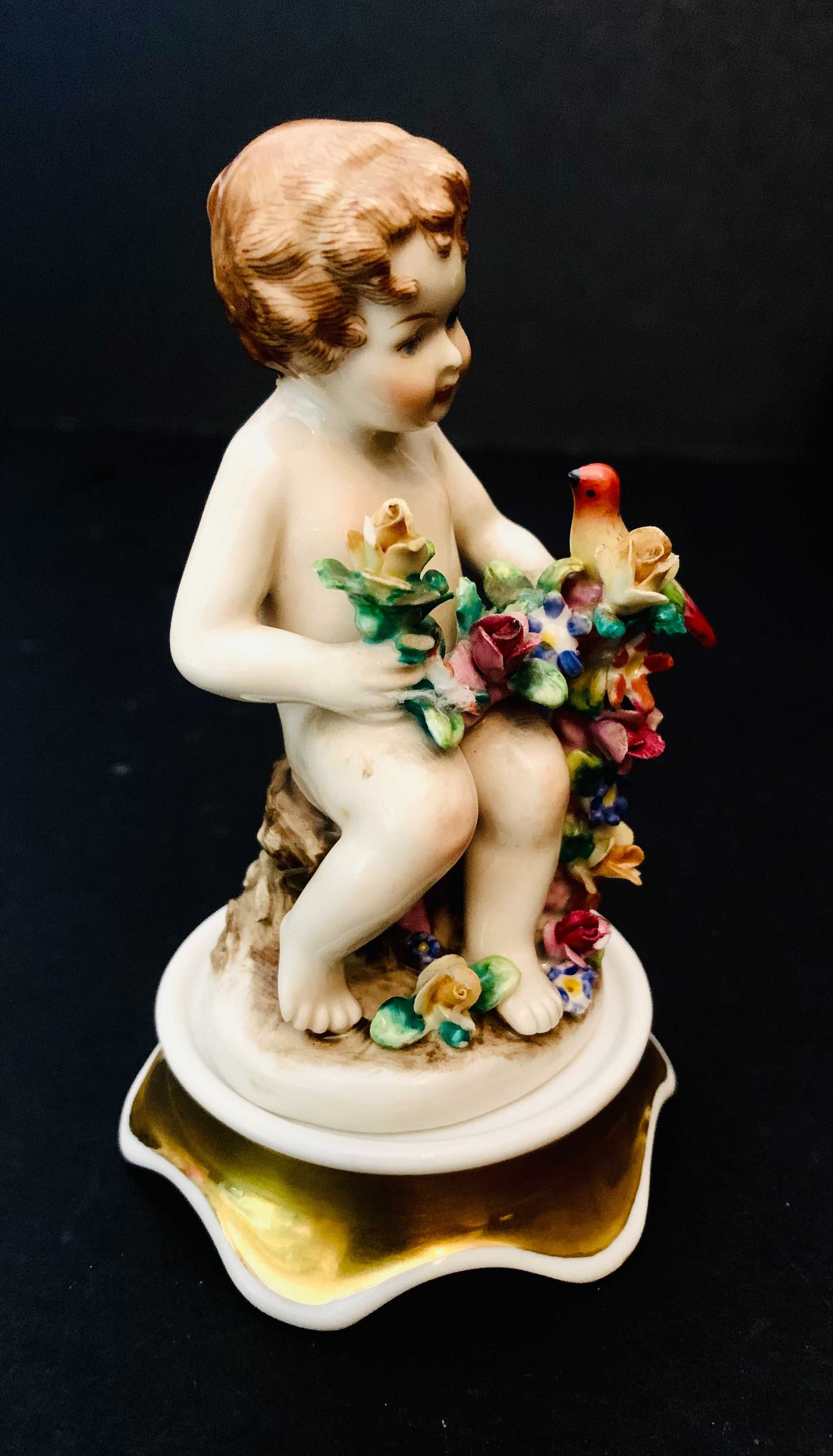 Estatueta Putti "Primavera" porcelana Artibus-Antiga