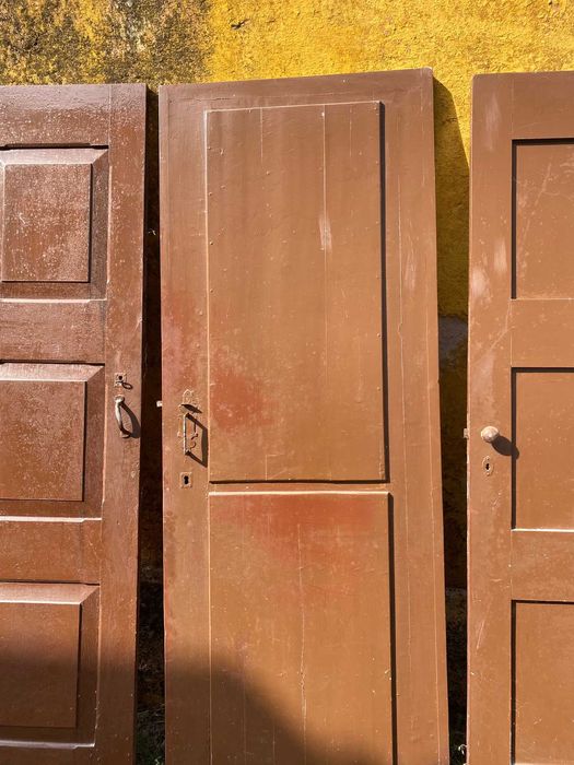 Portas de madeira maciça — 210 cm de altura (4 unidades disponíveis)