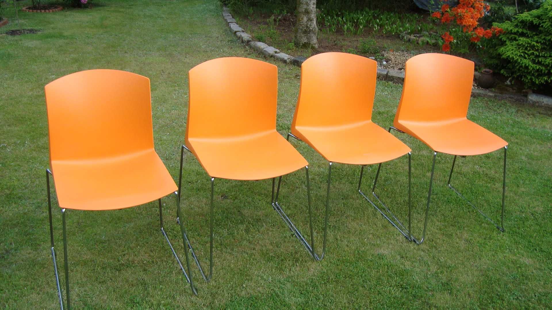 Krzesła  z ABS-u  4-pomarańczowe i 4 - groszkowe