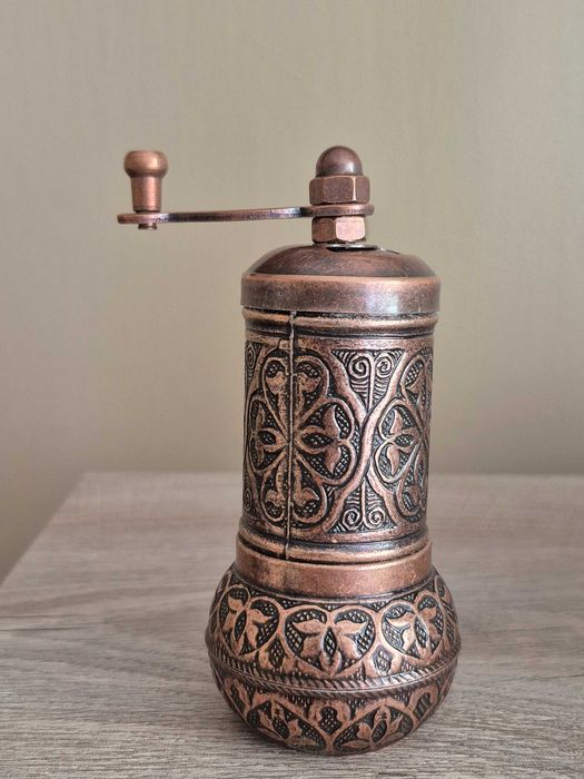 Oryginalny turecki młynek do pieprzu