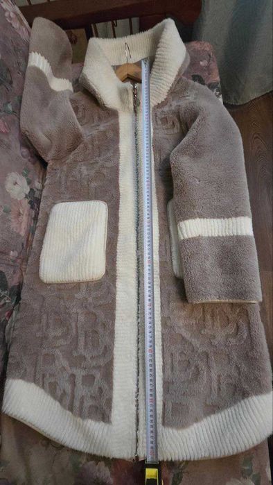 Оригінальна еко-шубка двостороння з капюшоном