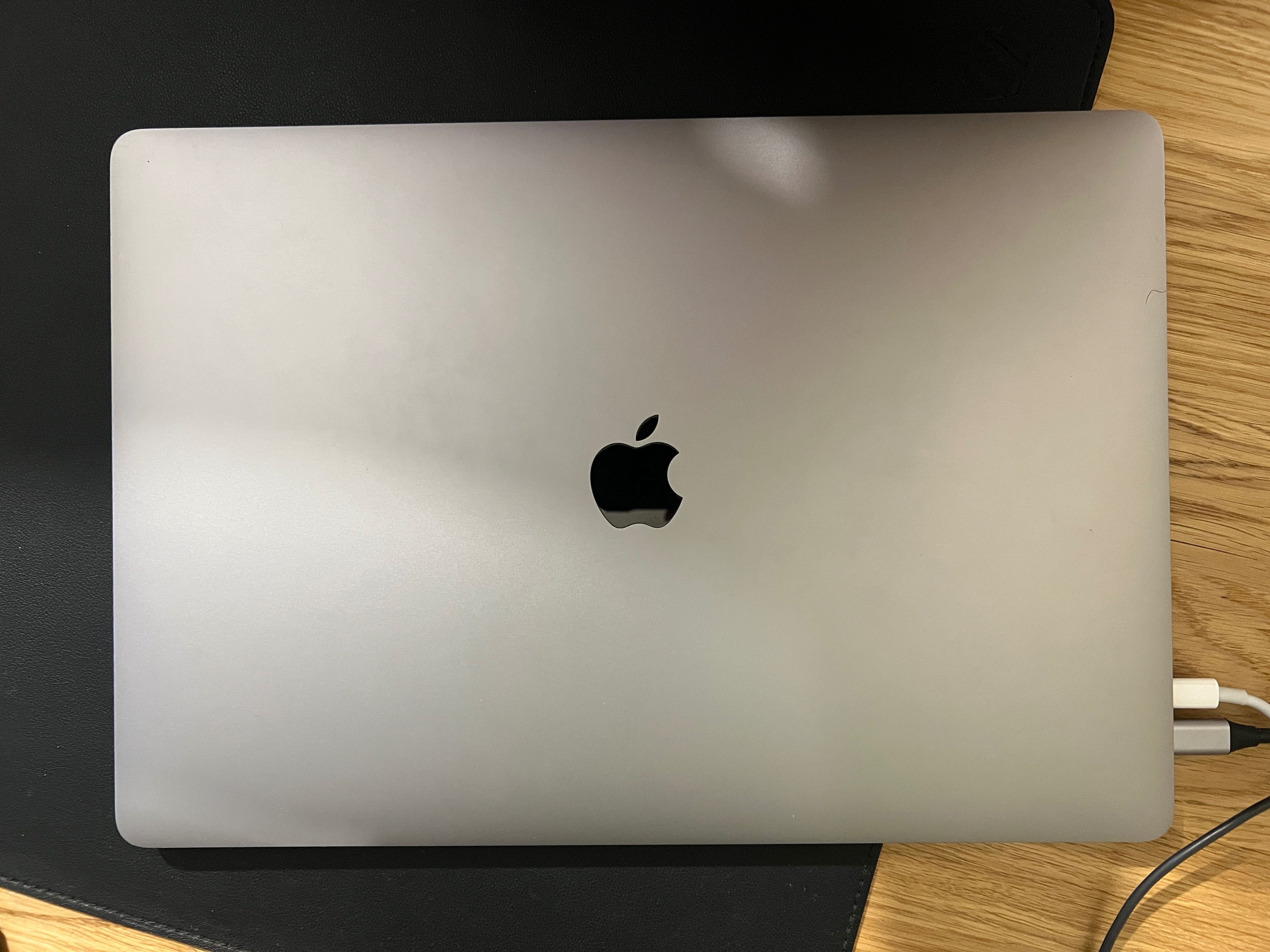 MacBook Pro 16" Intel Core i7 512GB SSD 16GB RAM – Uszkodzona matryca