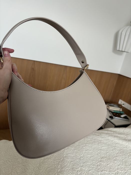 Шкіряна сумка Estro бежева напівмісяць