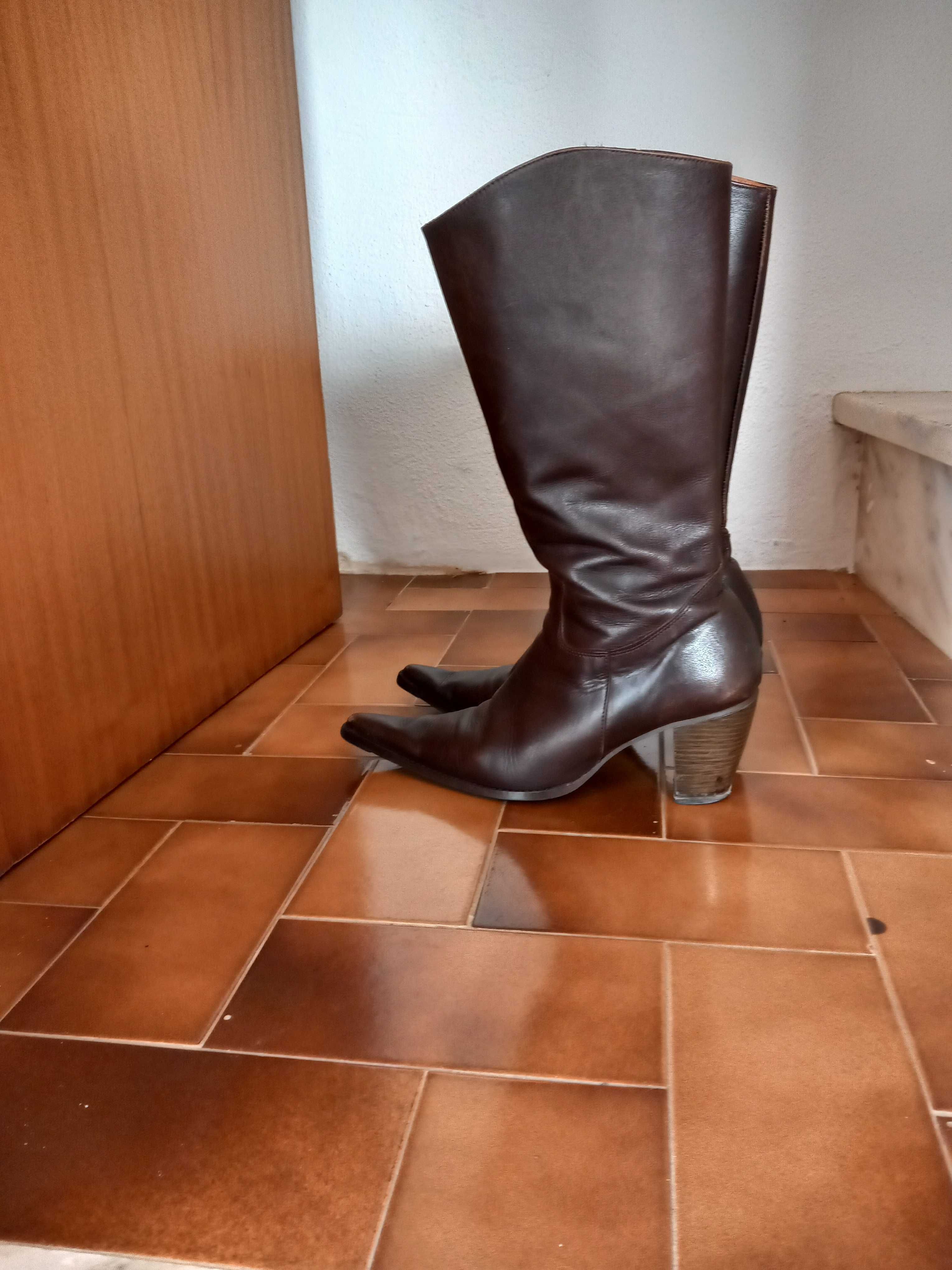 Botas cano alto 38 pele