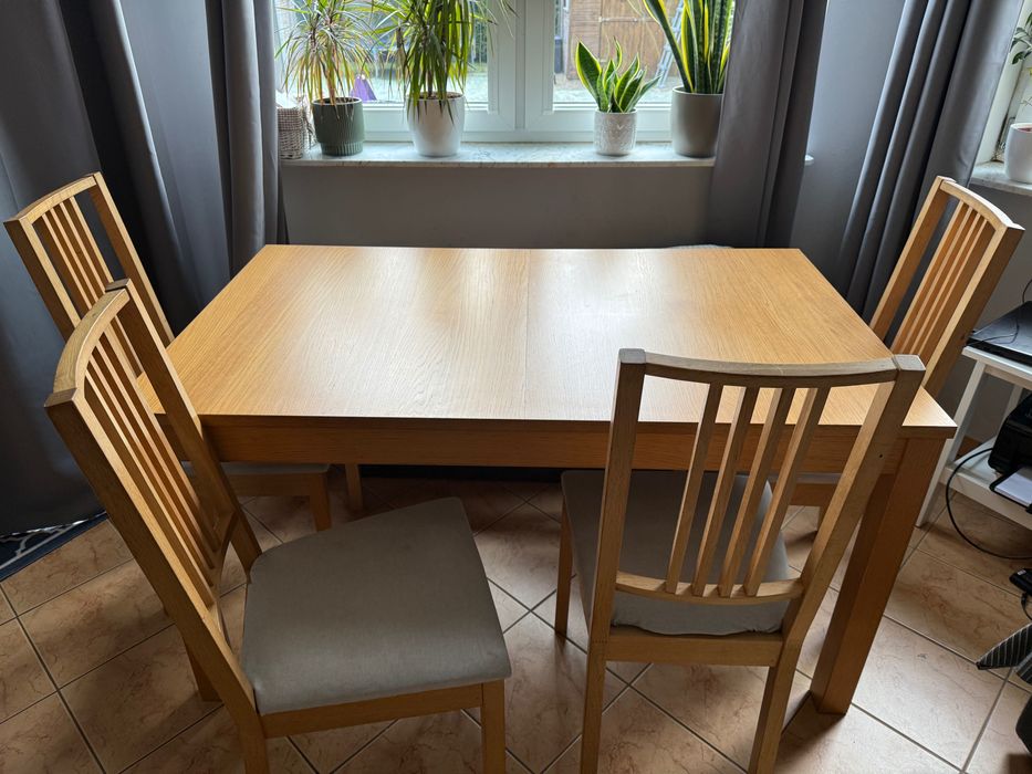 Stół Ikea Bjursta i 4 krzesła