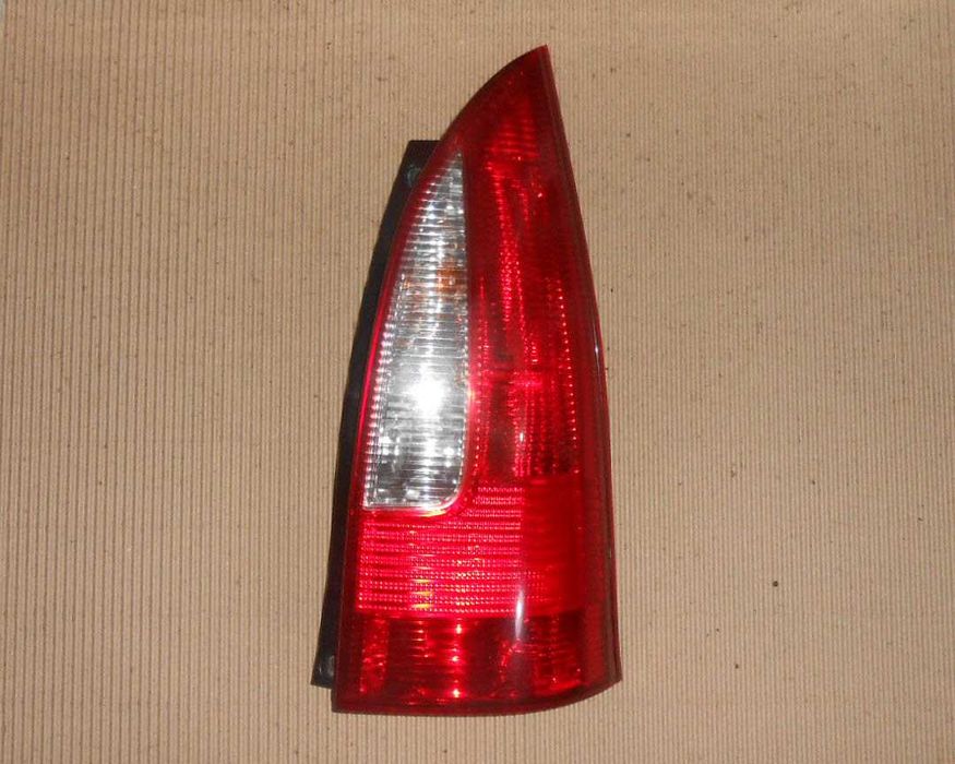 Farolim tras direito para Mazda Premacy (2002)