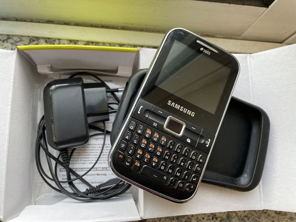 Telemovel Samsung Chat 322 dual sim usado