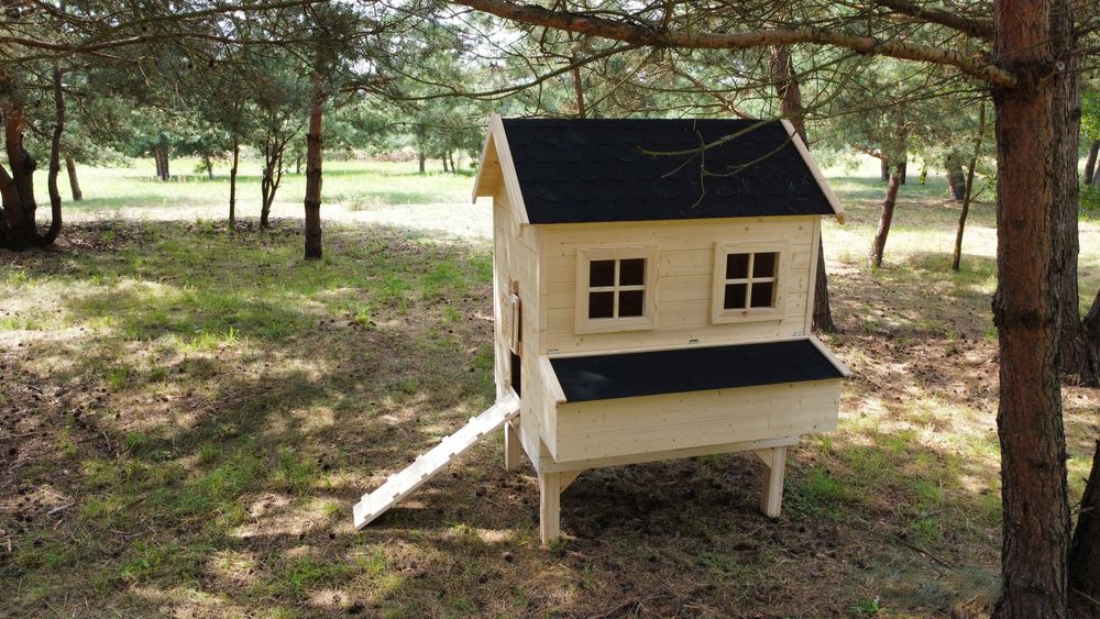 Solidny kurnik.  Kurnik drewniany.  Kurnik