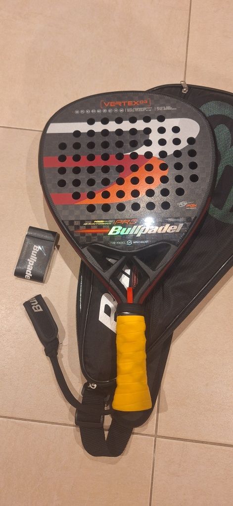 Saco Bullpadel  Hack02+ Raquete Bullpadel Vertex03