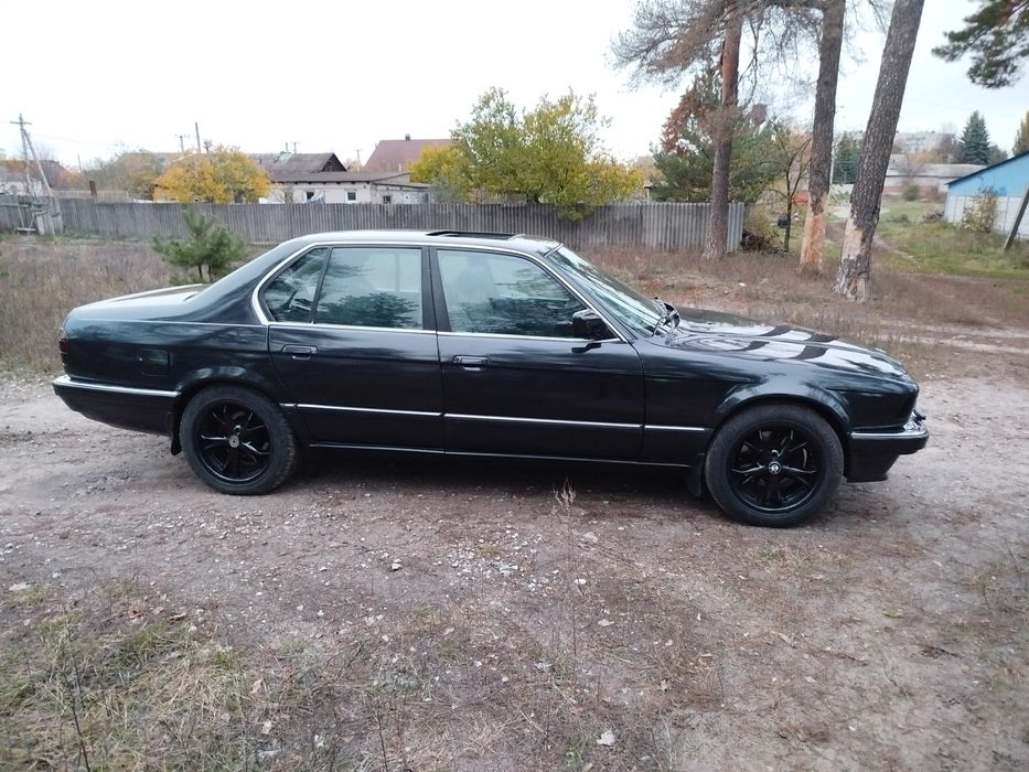 БМВ е32 735i в хорошем состоянии