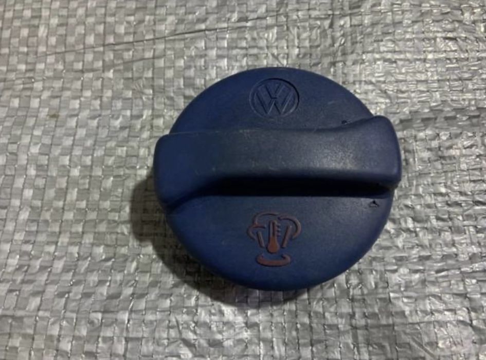 Колпак ковпак кришка расширительного бачка VW t4 Golf BoraAudi80колпак