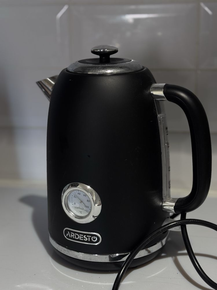 Електрочайник Ardesto EKL-F410BM