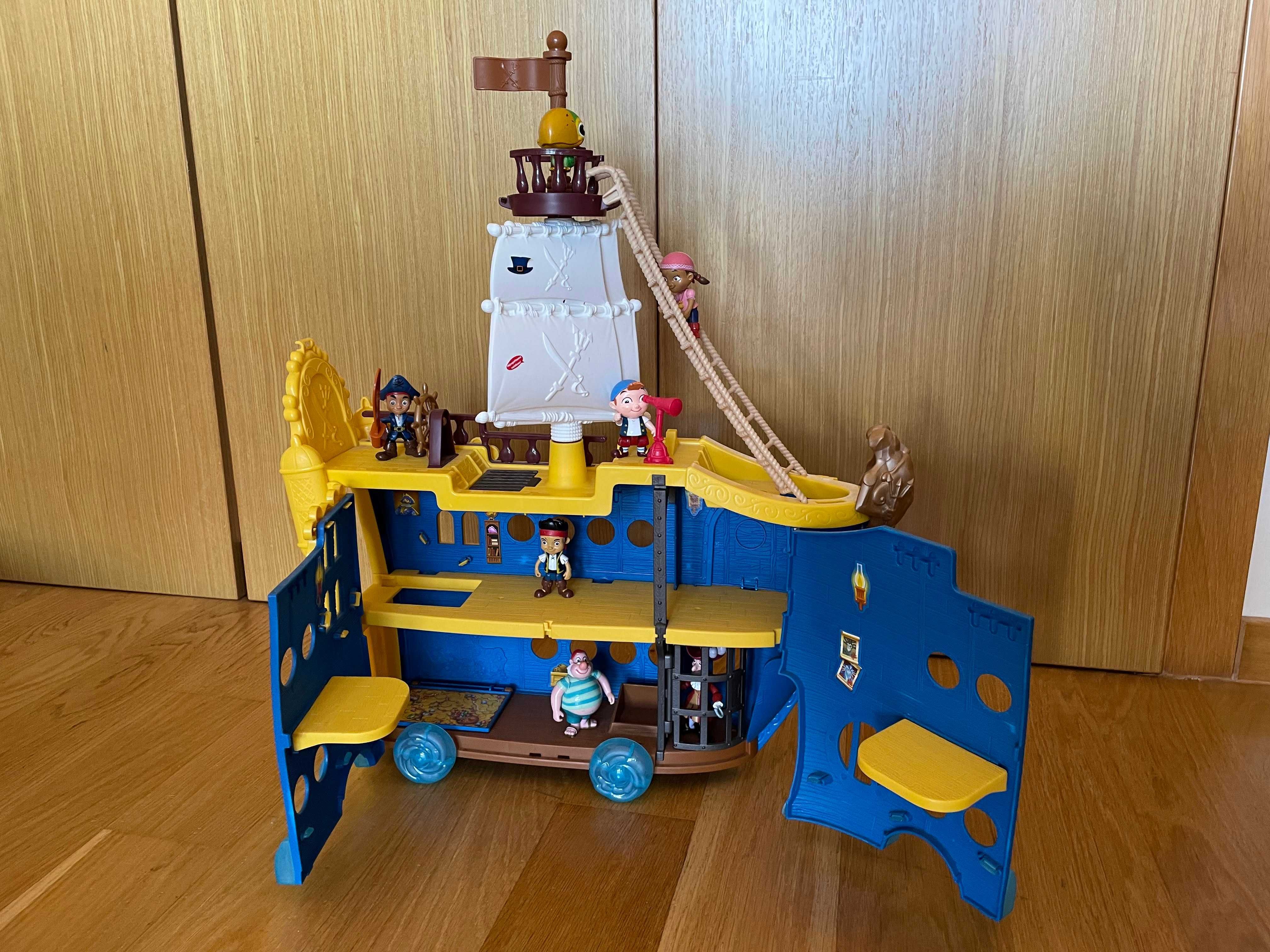 Jake e os Piratas - Barco Colosso dos Mares + Figuras