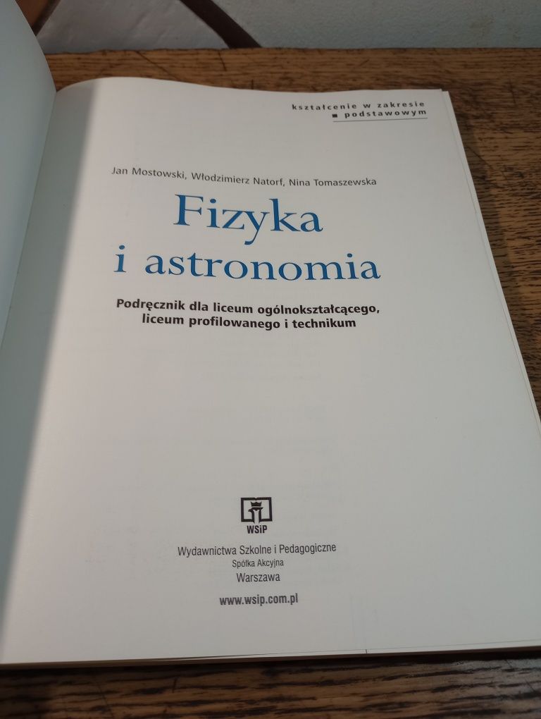 Fizyka i astronomia. Podręcznik dla liceum.