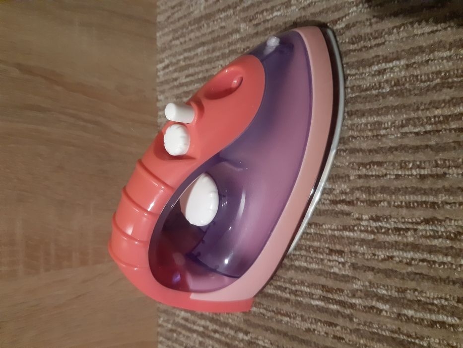 Żelazko wydajace odgłosy.