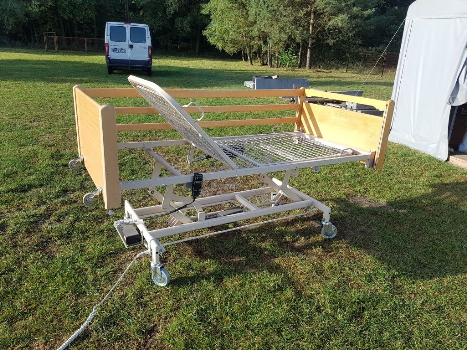 2 funkcyjne łóżko rehabilitacyjne z nowym materacem