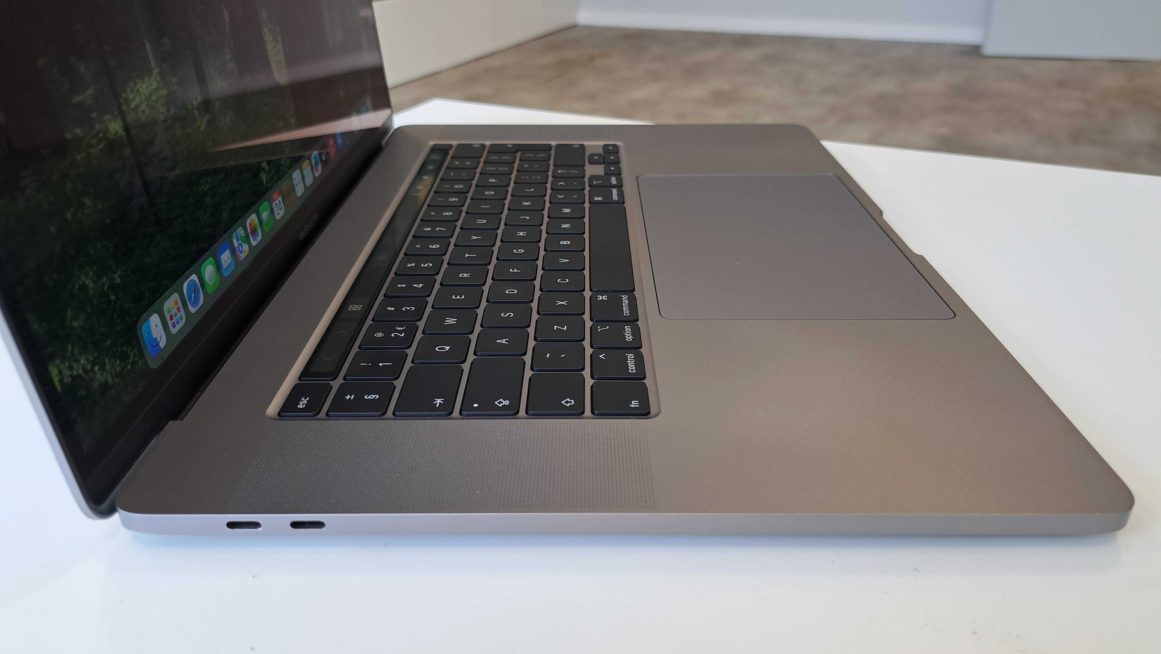 Laptop 16" MacBook Pro 2019 i7-9g 16GB 512SSD Radeon Pro Retina MacOS