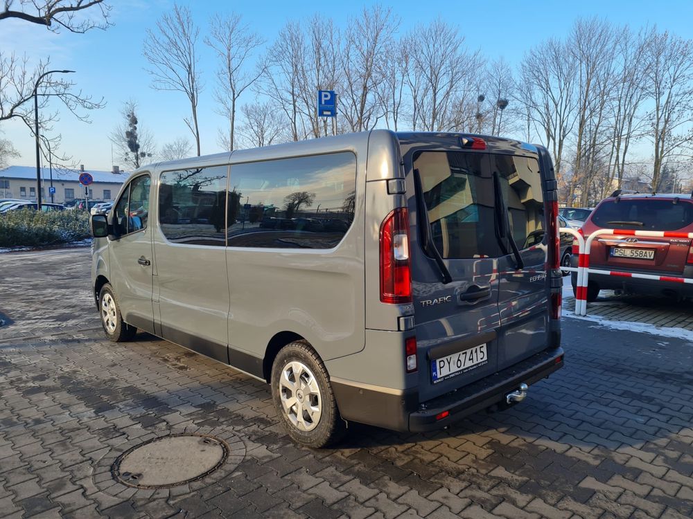 Na wynajem nowy 8 os. bus Renault Trafic 2023, automat