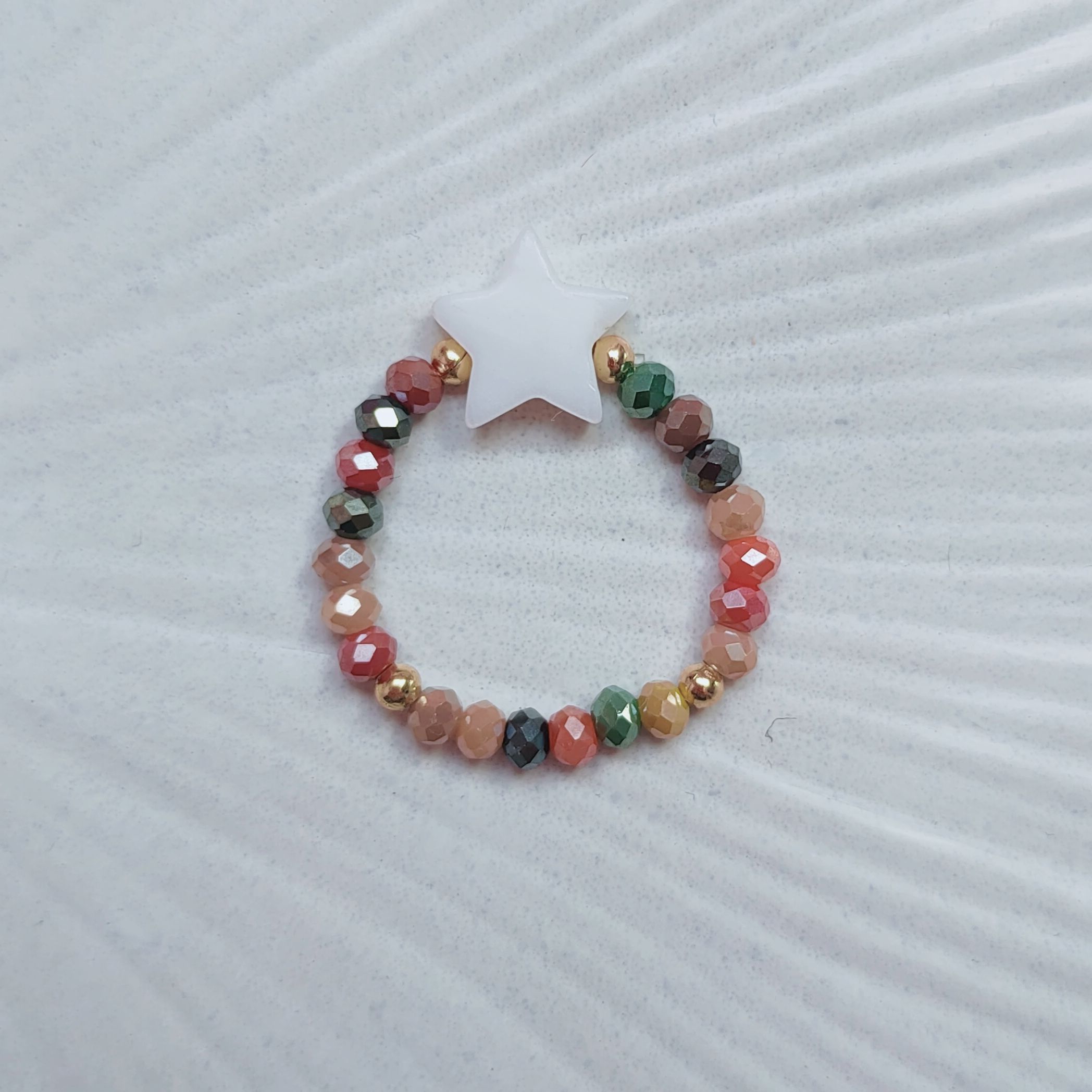 Pierścionek multicolor  na gumce z gwiazdką z masy perłowej