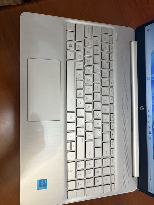 Portátil HP i3 11th Gen 8GB/128GB Nvme