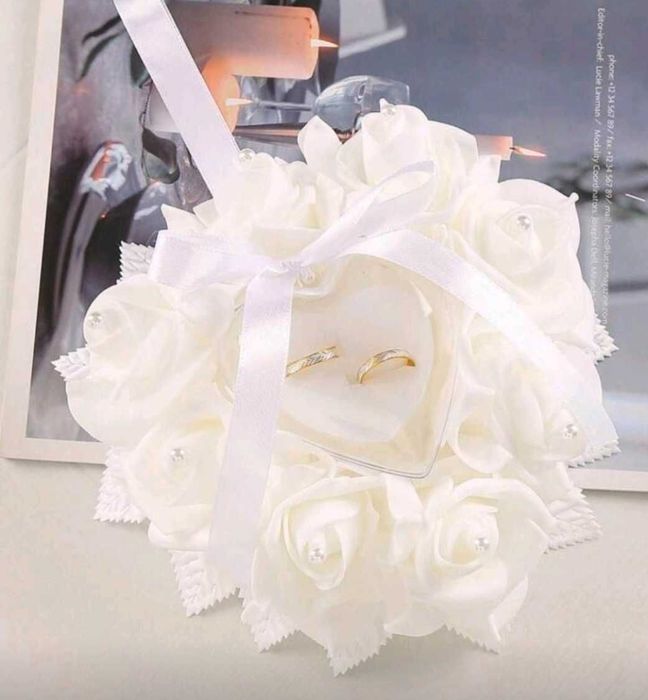 Wieszaki, poduszka i tablice