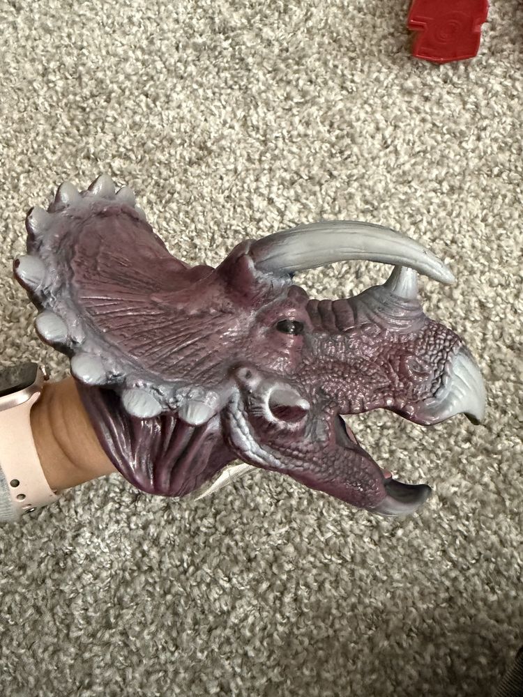 Gumowy dinozaur na reke pacynka